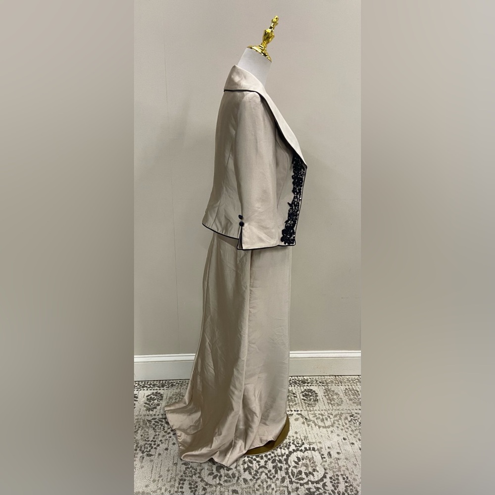 Elegant Taupe Mother of the Bride Set. - Picture 3 of 9